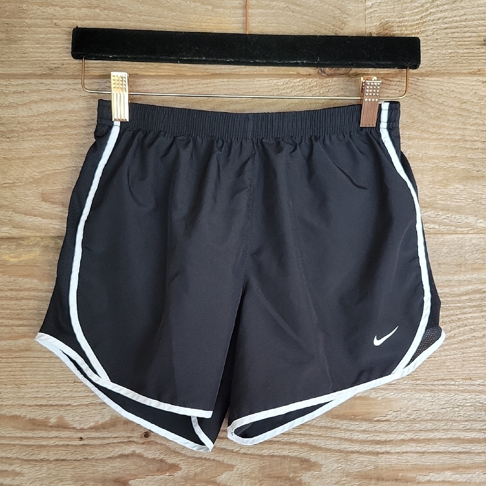 Nike Size Kids XLarge Black and White Running Shorts